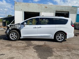 2020 Chrysler Pacifica 35th Anniversary Touring L - Exterior Side Driver Image